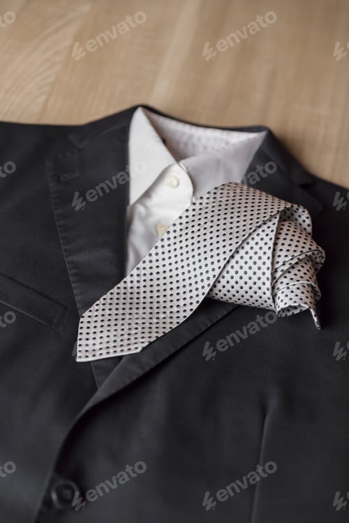 Preview: Jacket and tie detail