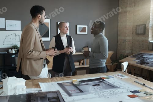 Preview: Three successful designers with drinks discussing working points