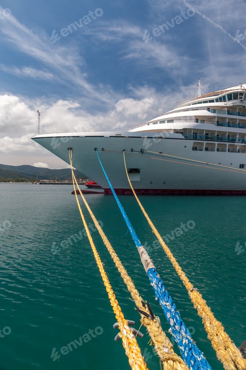 Preview: Cruise ship in the port