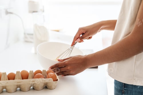Preview: Woman cooking at the kitchen at home