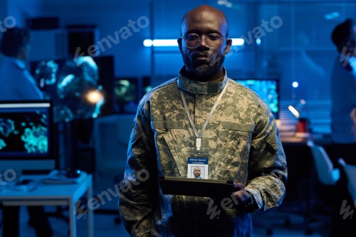 Preview: Male officer in camouflage uniform