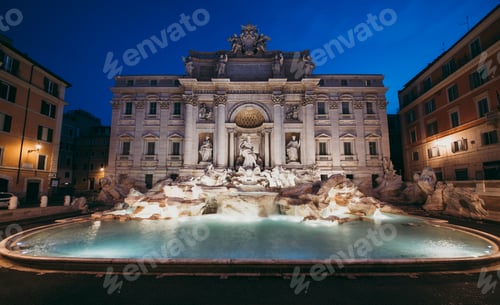 Preview: Beautiful Trevi fountain in Rome