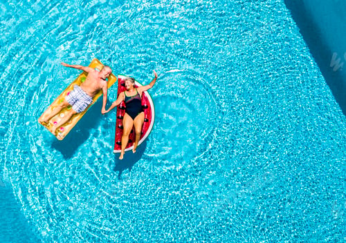 Preview: Vertical view of happy couple of old senior people enjoying the summer holiday