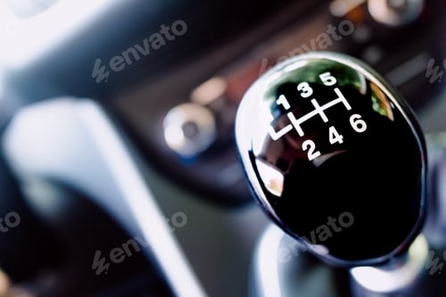 Preview: European cars have manual gear changes, in the photo detail of the gear lever