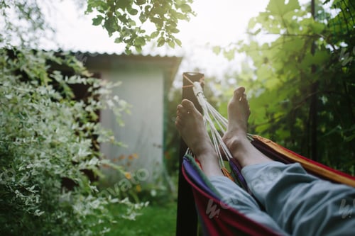 Preview: Male feet in hammock close-up, unrecognizable person, summer rest