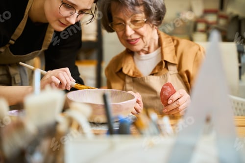 Preview: Elderly lady learns to work with clay in ceramics studio