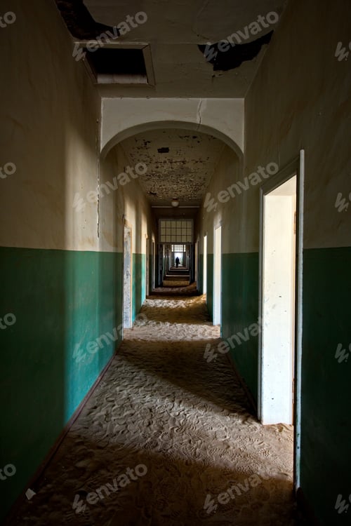 Preview: Vertical shot of an abandoned house interior in ghost town Kolmanskop, Namibia