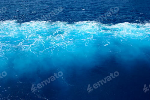 Preview: Water surface in shades of blue
