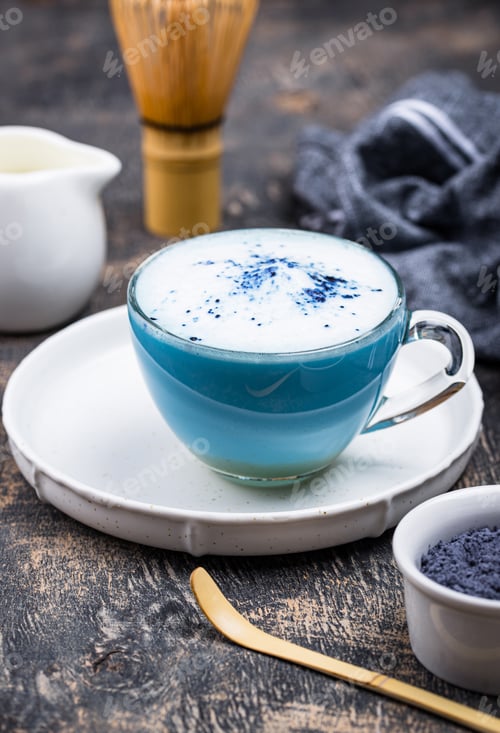 Preview: Blue matcha latte with milk