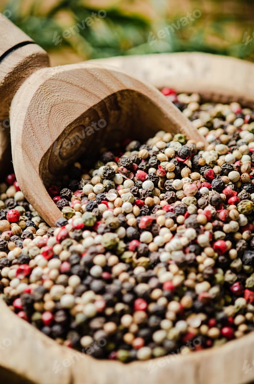 Preview: Peppercorn on rustic background.