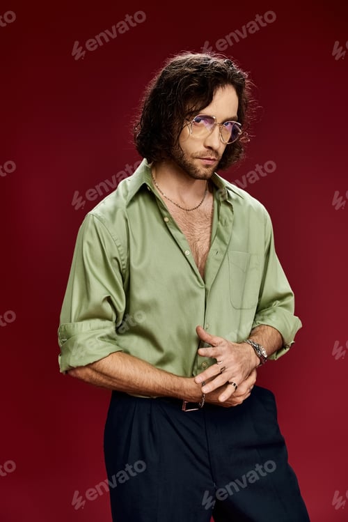 Preview: The enigmatic gentleman in green