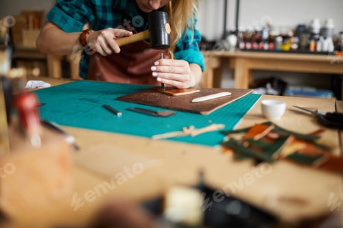 Preview: Leatherworking Shop