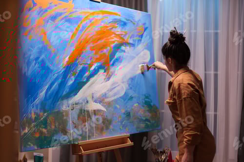 Preview: Woman with artistic hobby