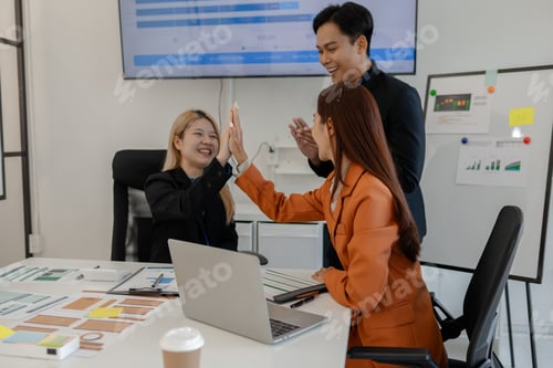 Preview: the group of business people showed their joy by clapping and giving high fives