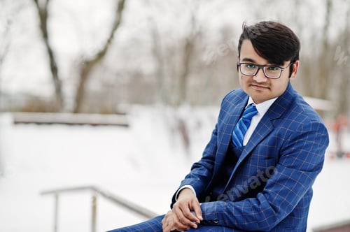 Preview: Indian student in winter