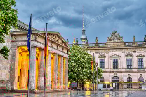 Preview: The Neue Wache memorial at Unter den Linden in Berlin