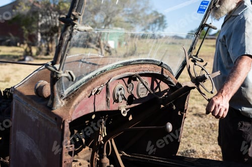 Preview: Vintage car
