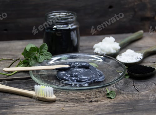 Preview: Ingredients for making activated charcoal toothpaste