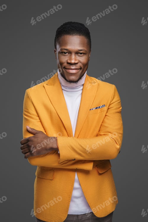 Preview: Stylish dark-skinned man wearing a yellow blazer