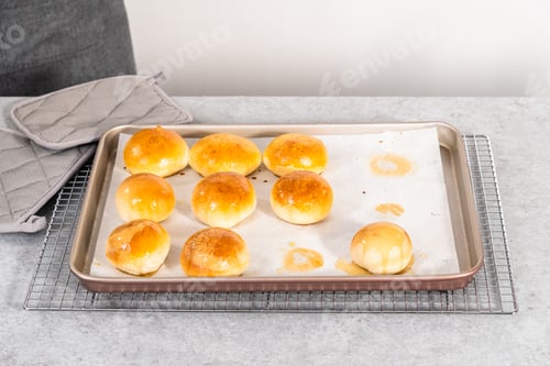 Preview: Dinner rolls