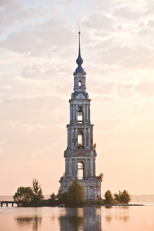 Preview: flooded belltower in Kalyazin at sunrise