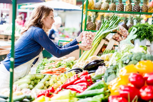Preview: Young woman at the market