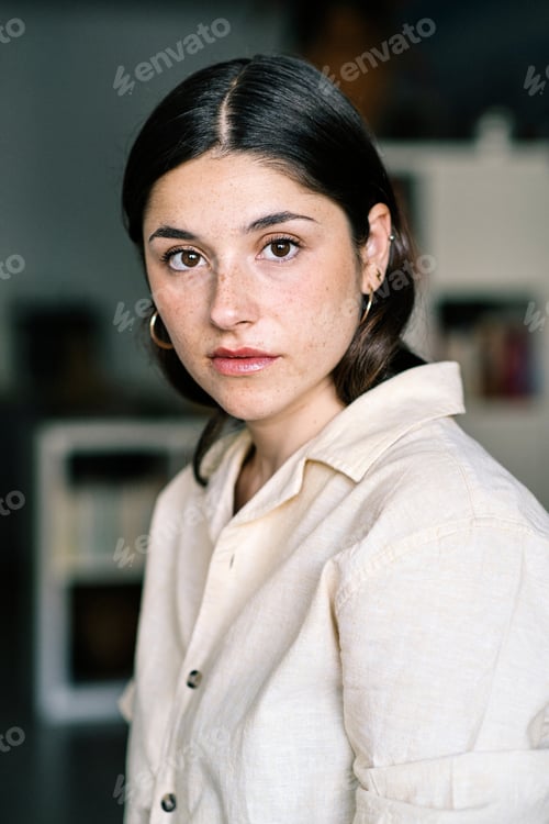 Preview: Young Woman With Medium-Length Hair in a Casual Indoor Setting During Daylight