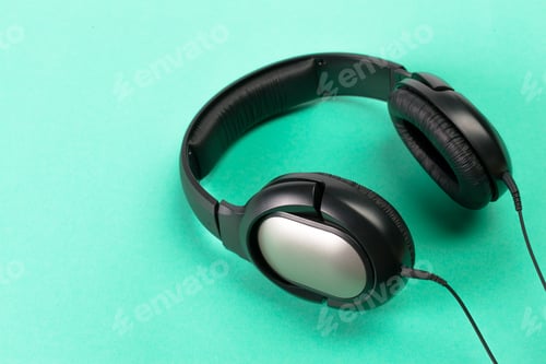 Preview: Headphones on green background