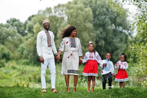 Preview: African family in traditional clothes