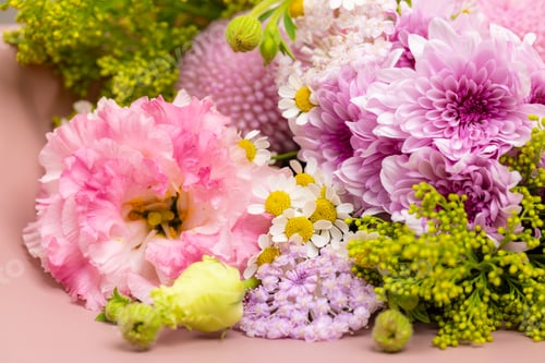 Preview: Box filled with stunning purple flowers