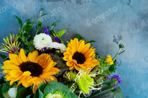 Preview: Bouquet of fall flowers