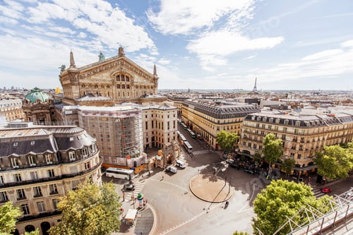 Preview: Cityscape view of Paris