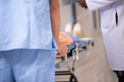 Preview: Doctors working in team at hospital