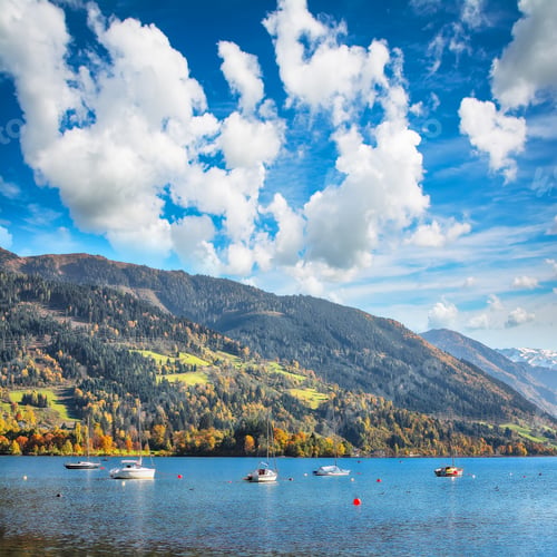 Preview: Amazing autumn view of lake and yachts in city Sell Am See.