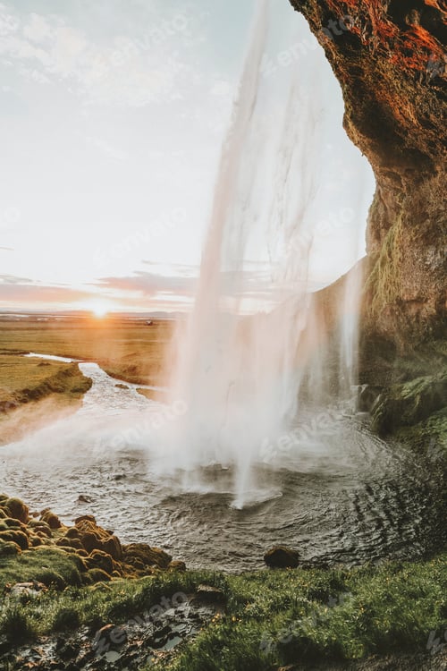 Preview: Seljalandsfoss waterfall in Iceland