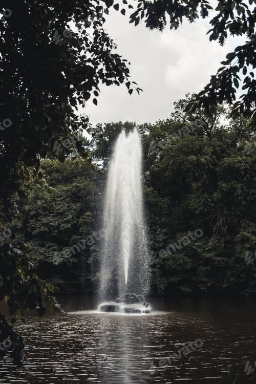 Preview: A snake-shaped fountain in the middle of a lake in a park