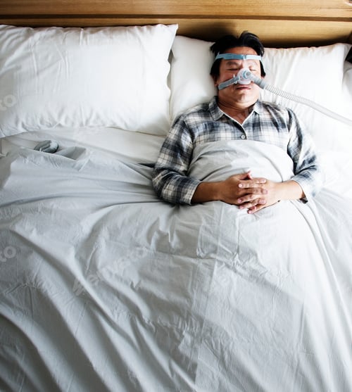 Preview: Man sleeping with an anti-snoring mask