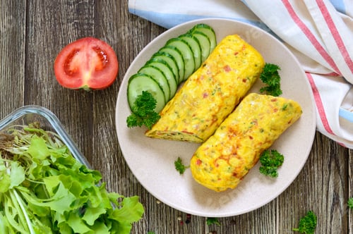 Preview: Omelette, egg roll with vegetables and herbs