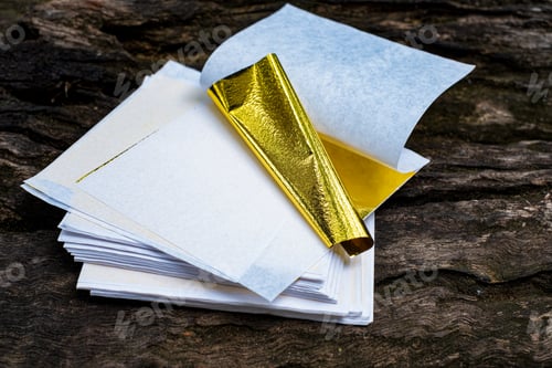 Preview: Gold leaf and empty space