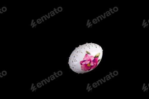 Preview: Easter hen's egg with carving.