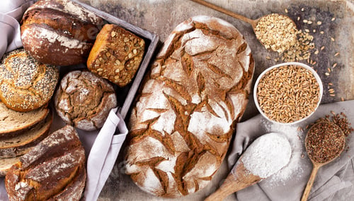 Preview: Sliced rye bread on cutting board, closeup.