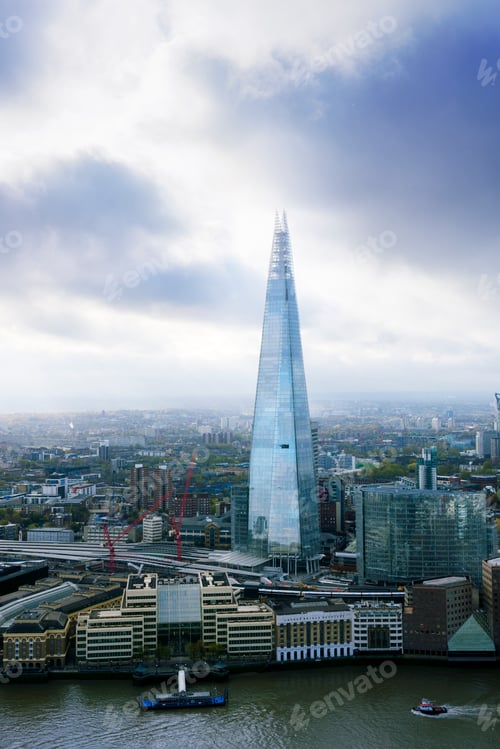 Preview: UK, London, cityscape with River Thames and The Shard