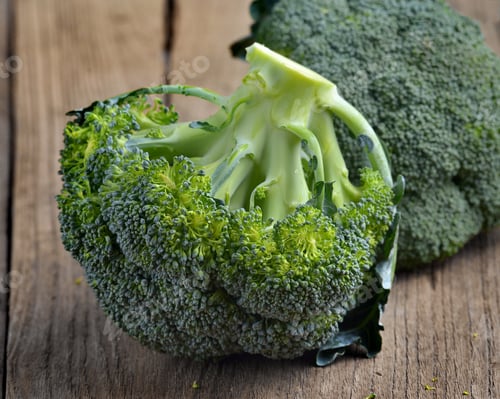 Preview: Broccoli on old wooden