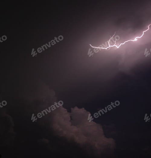 Preview: Lightning lights up the night sky, Oklahoma