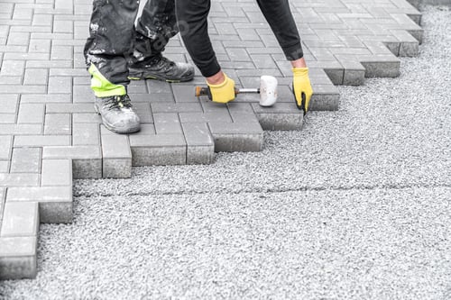 Preview: laying interlocking pavers during the construction of sidewalks and roads