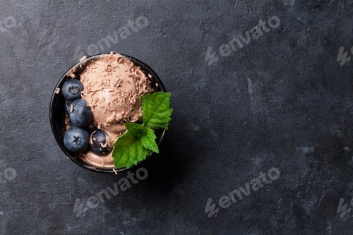Preview: Ice cream with berries