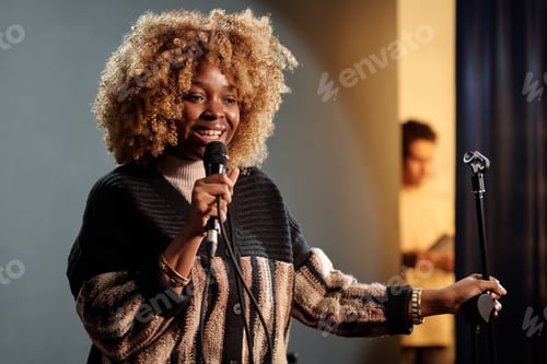 Preview: Comedian performing new monologue