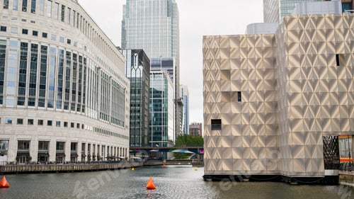 Preview: Street scape of the Canary Wharf district in London, United Kingdom