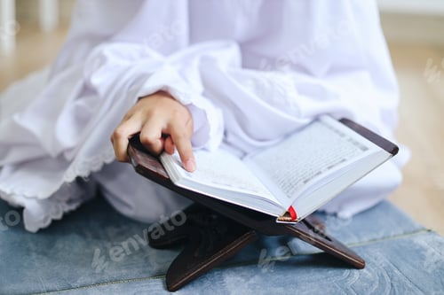 Preview: Close-up of Hands Pointing Koran