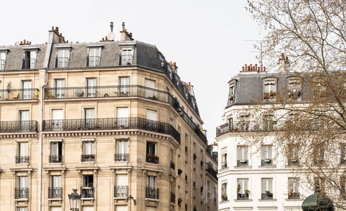 Preview: Classic Parisian residential buildings with elegant balconies and mansard roofs